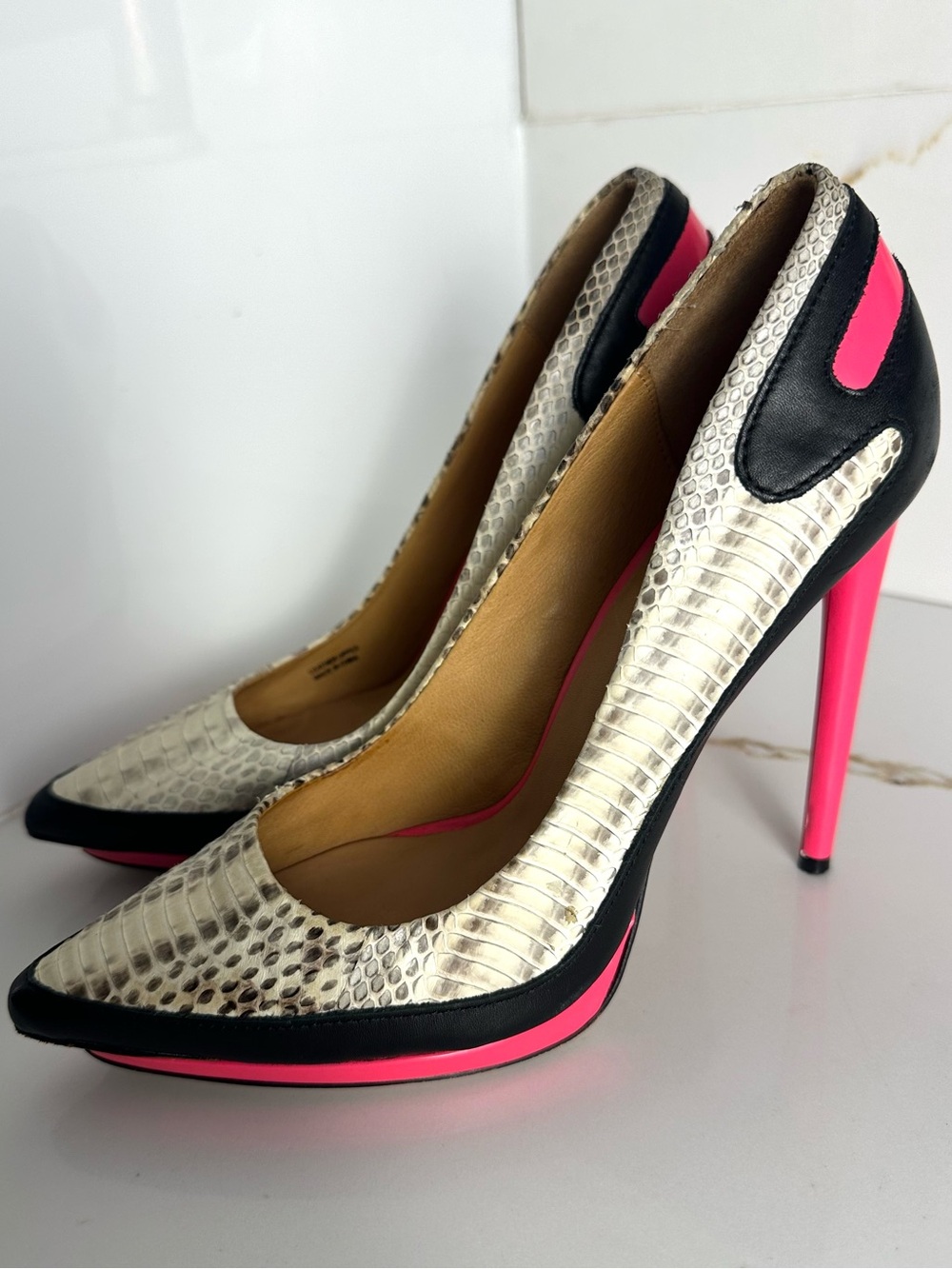 L.A.M.B. Gwen Stefani Jen Python Neon Pink Stiletto Pumps Size 8